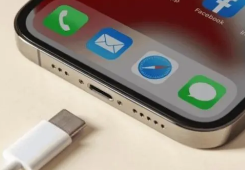 抚州苹果15维修分享iPhone15改USB-C接口后能和安卓用户互借充电器吗 